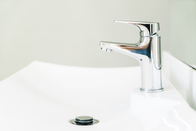 how to fix leaky bathtub faucet